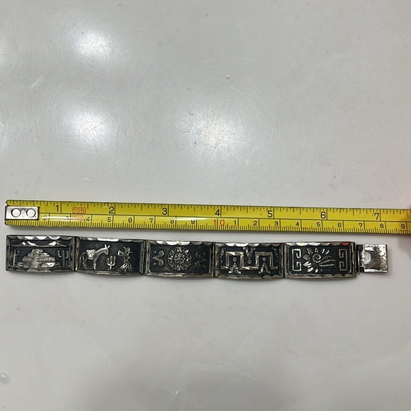 Vintage SS bracelet. 7 in. MEXICO. Weighs approx 37.60 grams. Secure closure. - Picture 7 of 11